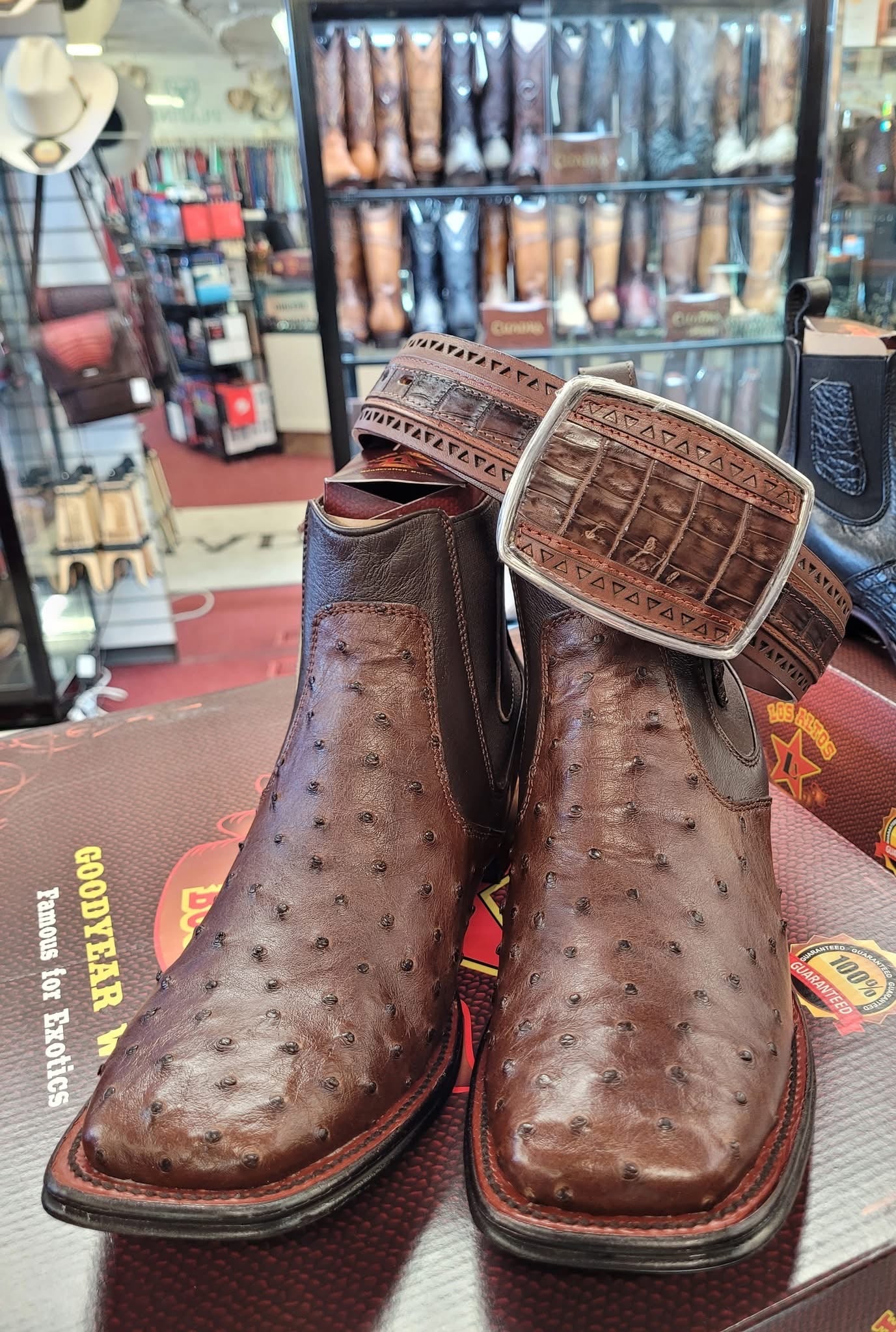 Los Altos Boots Ostrich Wide Square Toe Botin